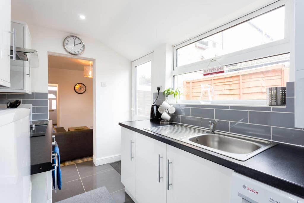Ashton House - Stylish 2 Bedroom House, Close To Luton Town Center & Airport Eksteriør bilde